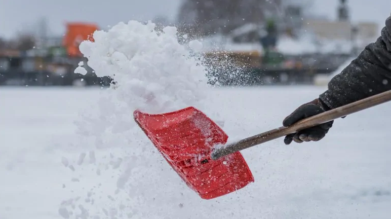 Calgarians who don't shovel their sidewalks will now face $250+ fines